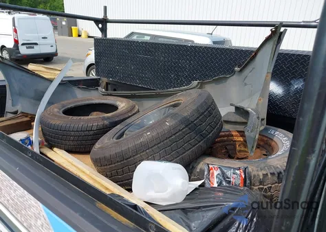 2022 Ford F-150 Xl z USA, uszkodzony, nr VIN 1FTMF1CB4NKE00254